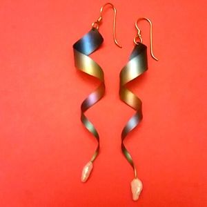 TITANIUM & PEARL EARRINGS